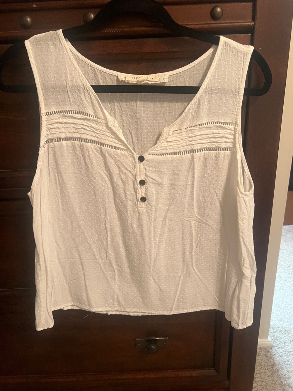 Copper Key White Sleeveless Button-Front Eyelet Tank